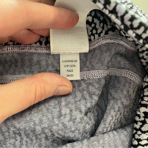 ATHLETA Ultimate Stash Textured 7/8 Tight Leggings FA23 659435 - Picture 11 of 12